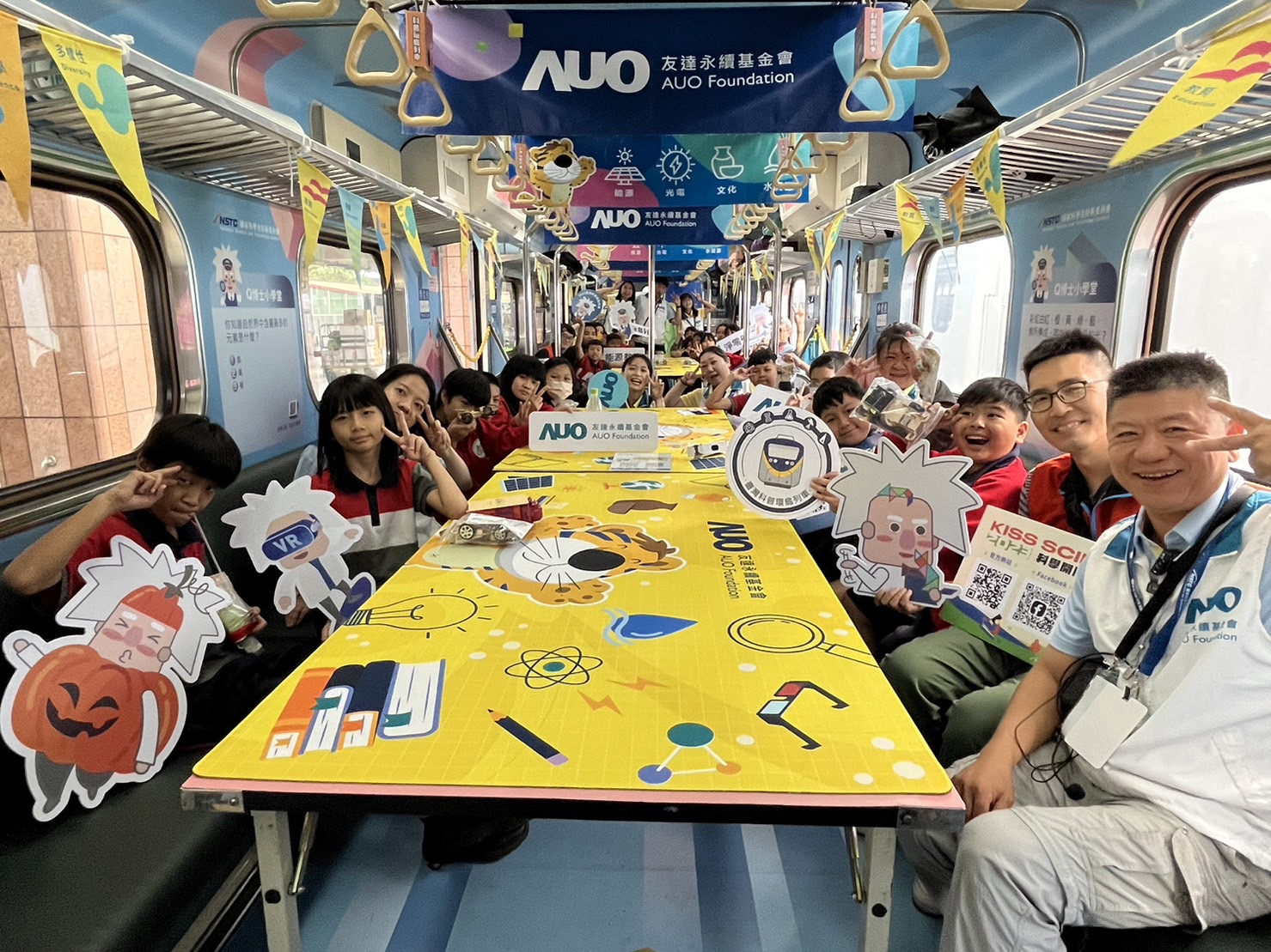 918博天堂永續基金會參與「臺灣科普環島列車」，設計基礎科學車廂課程，以「淨零碳排和永續能源」為主題，讓學生透過創意實驗認識淨零知識，以及思考生活中的減碳行為
